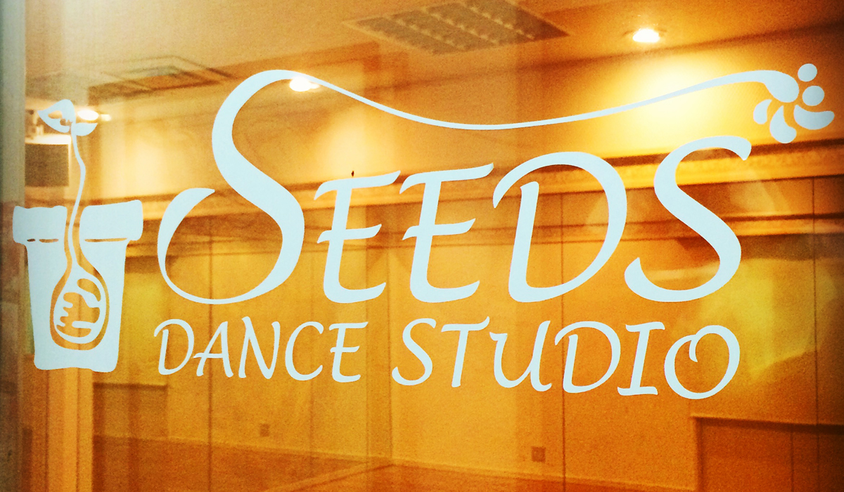 ダンススタジオのロゴ