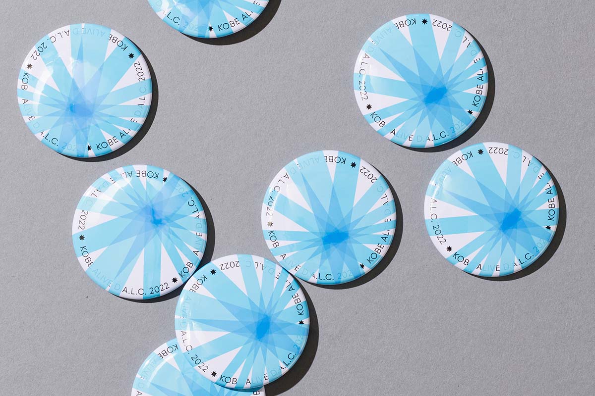 イベントのノベルティ｜青色の缶バッジ