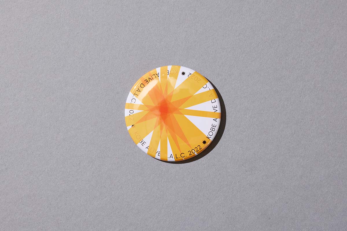 イベントのノベルティ｜オレンジ色の缶バッジ