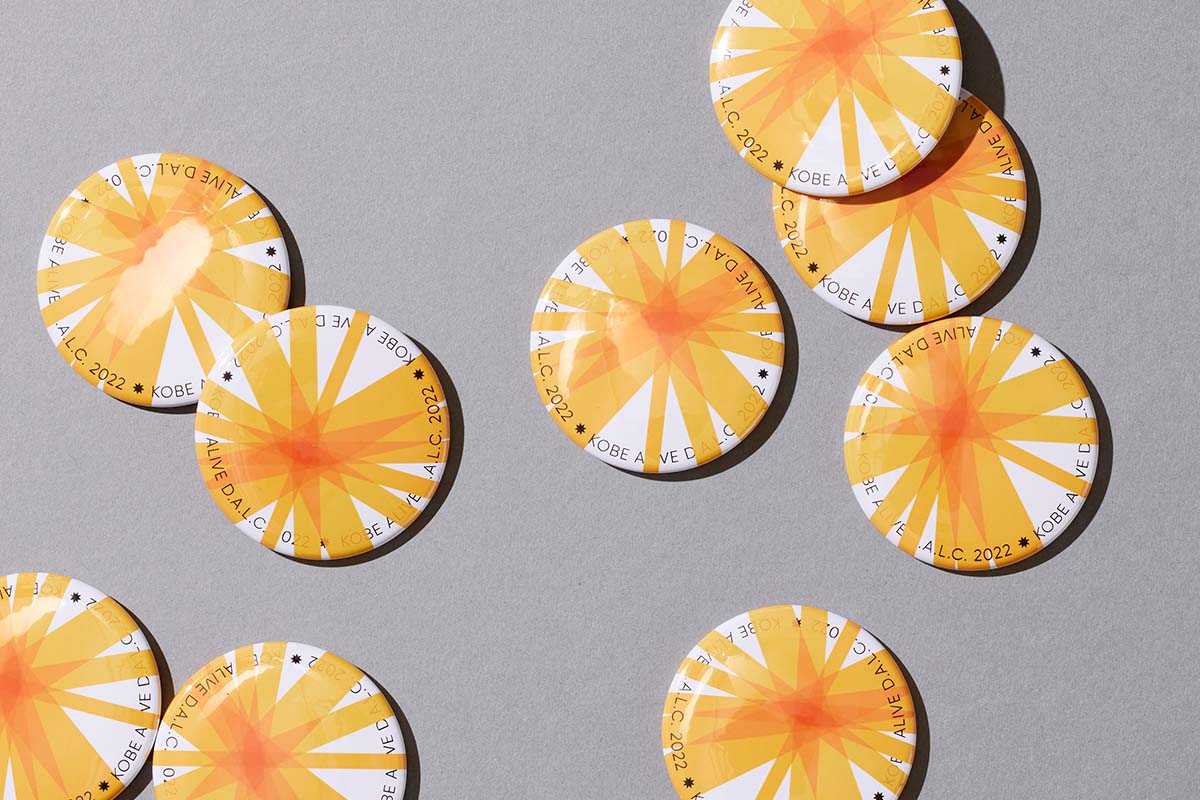 イベントのノベルティ｜オレンジ色の缶バッジ