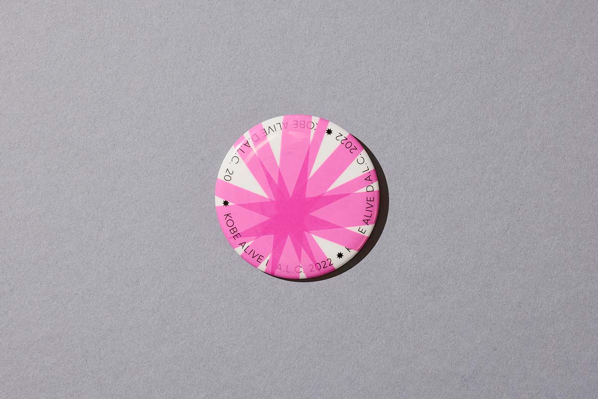 イベントのノベルティ｜ピンク色の缶バッジ