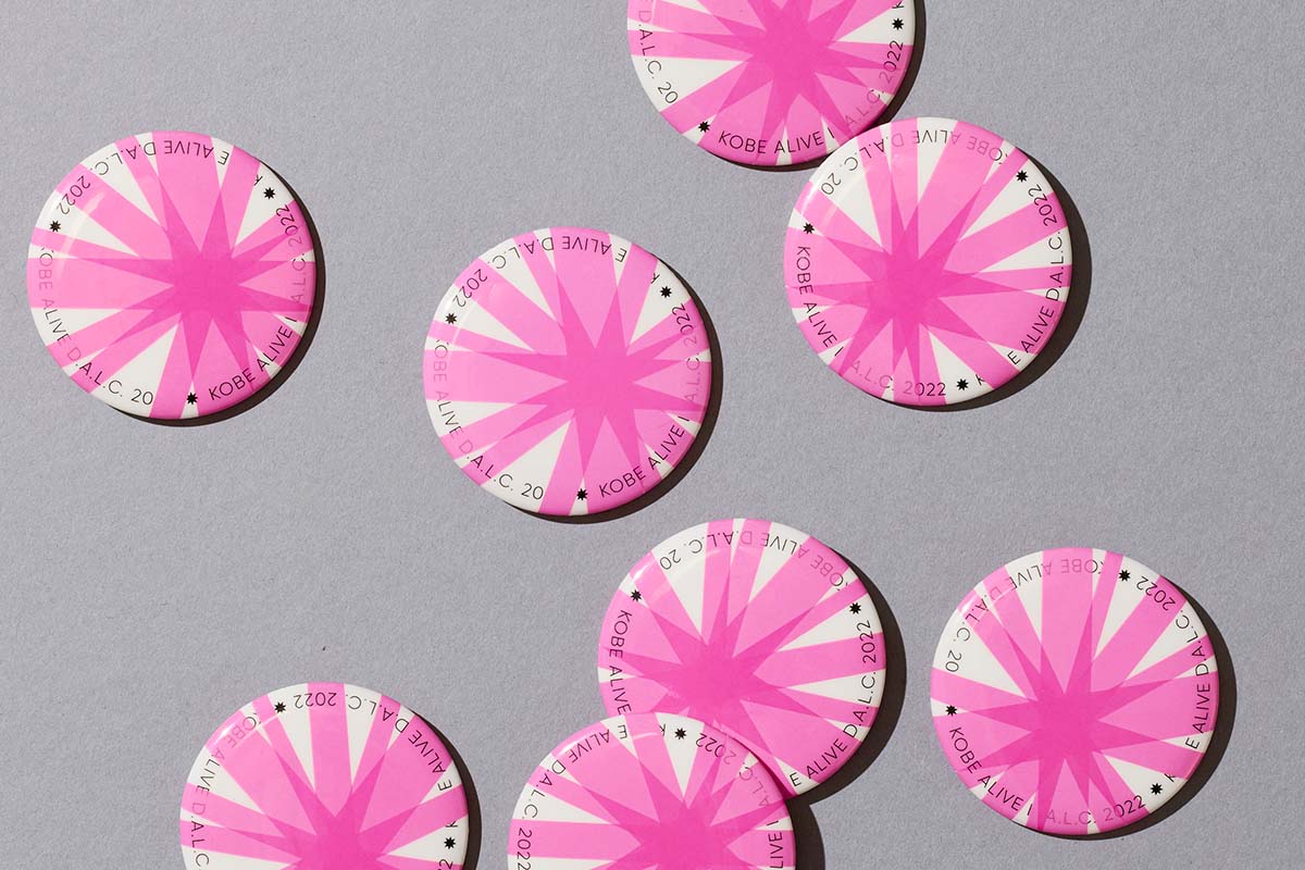 イベントのノベルティ｜ピンク色の缶バッジ